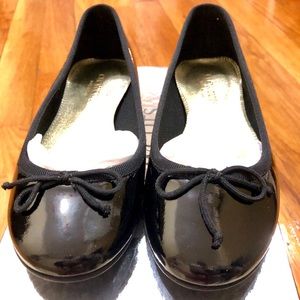 BNIB girls patent leather flats made in Italy